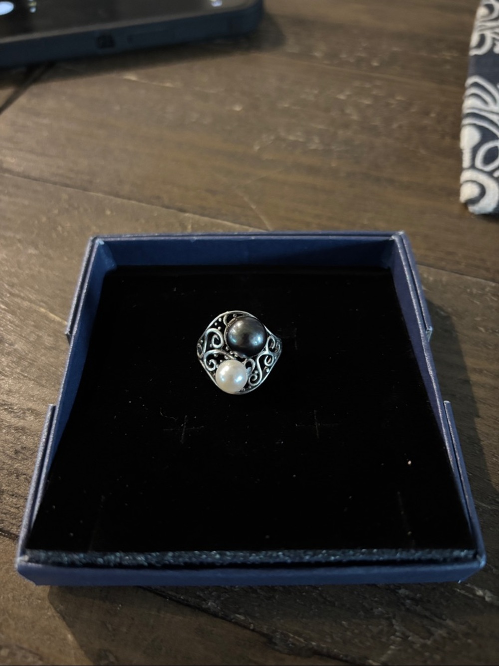 925 Sterling Swirl Design with Black and White Pearls Ring Size 8 1/2